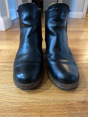 Frye Sabrina Chelsea Black Ankle Boots